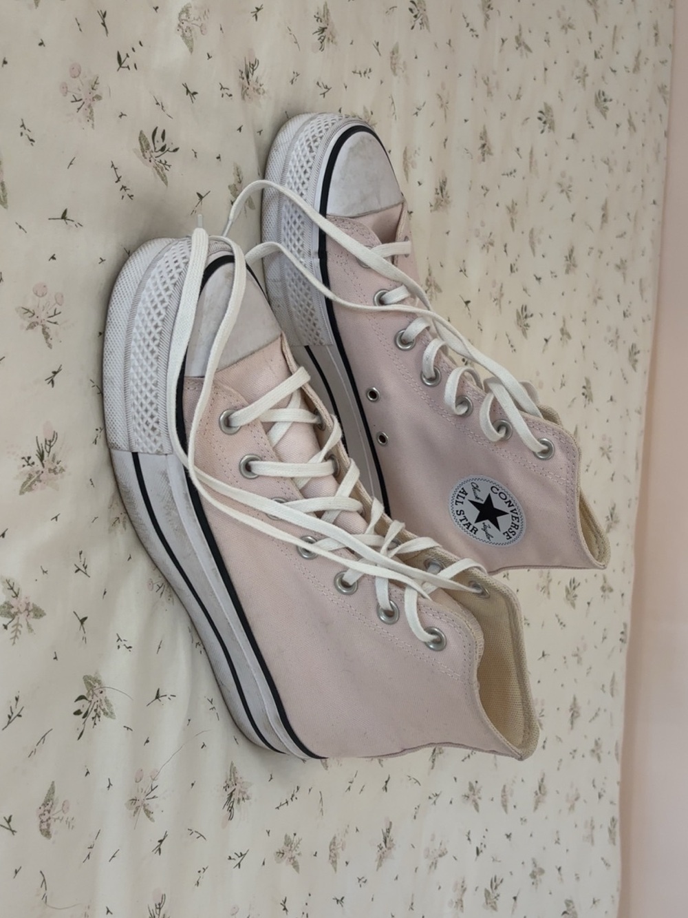Converse platform high-tops light pink